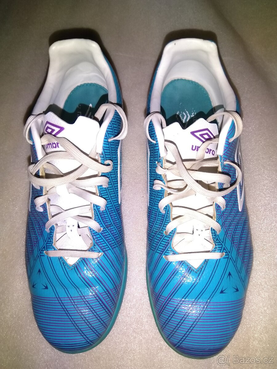 Pánské sálové boty UMBRO vel. 43 EUR (vnitřek 25.5 cm)