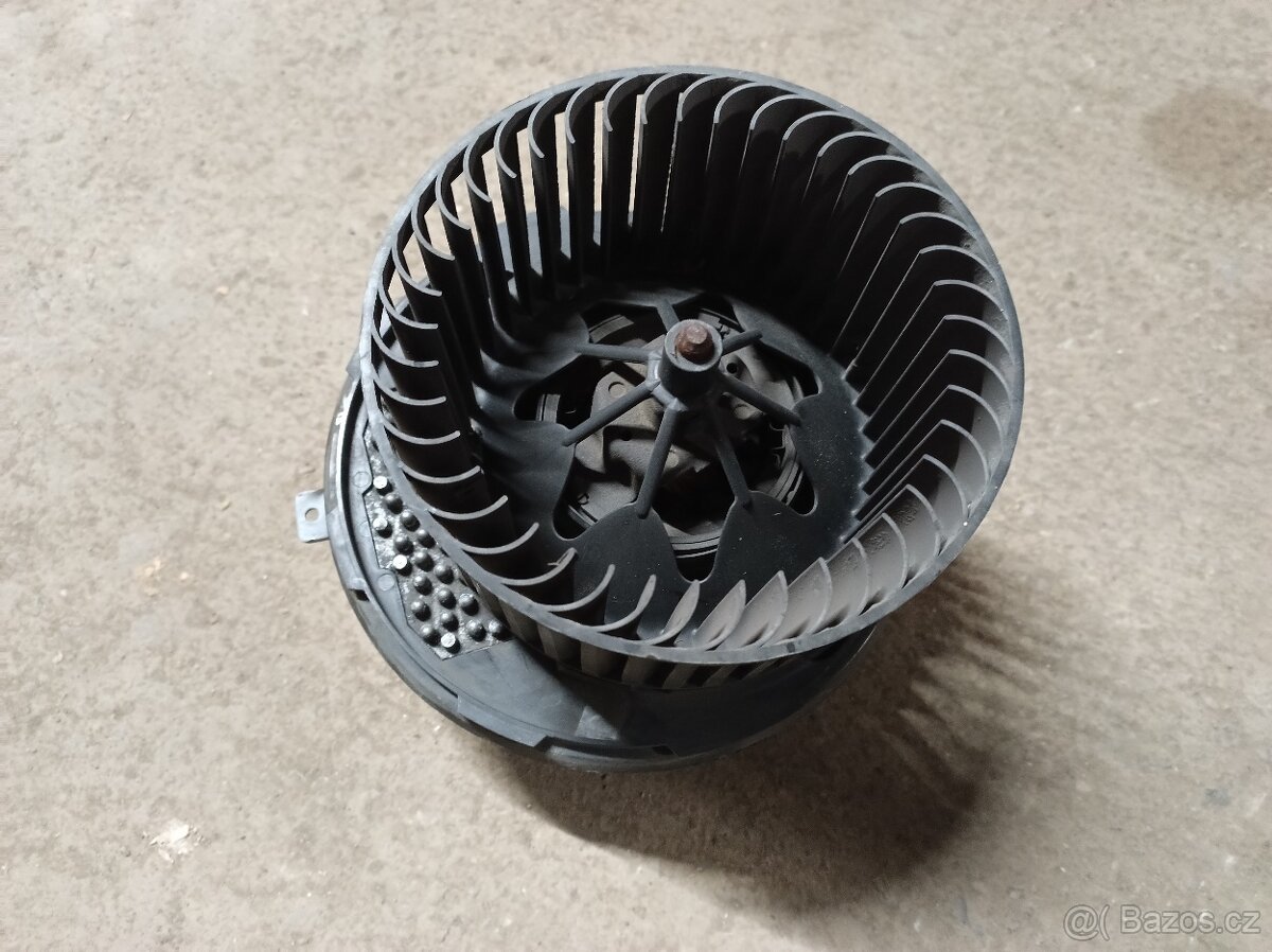 Škoda Octavia II - ventilátor topení 3C0907521