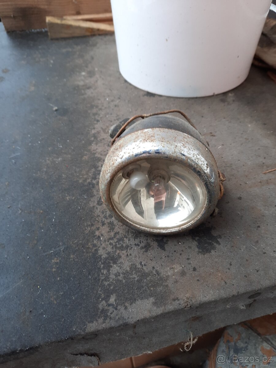 Staré předválečné světlo Hawe