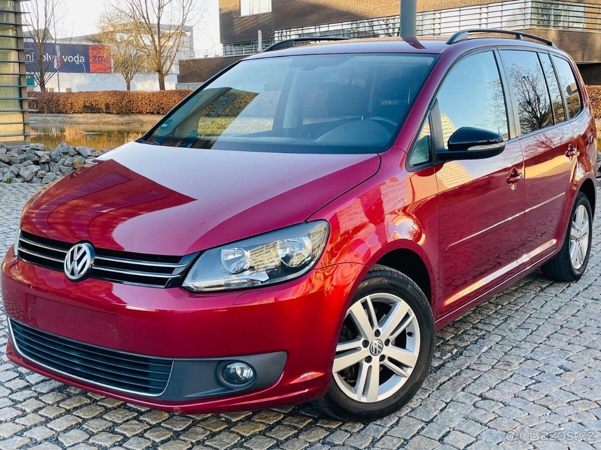 Volkswagen Touran 1.2TSI 7MÍST MANUÁL VÝHŘEV SERVISKA