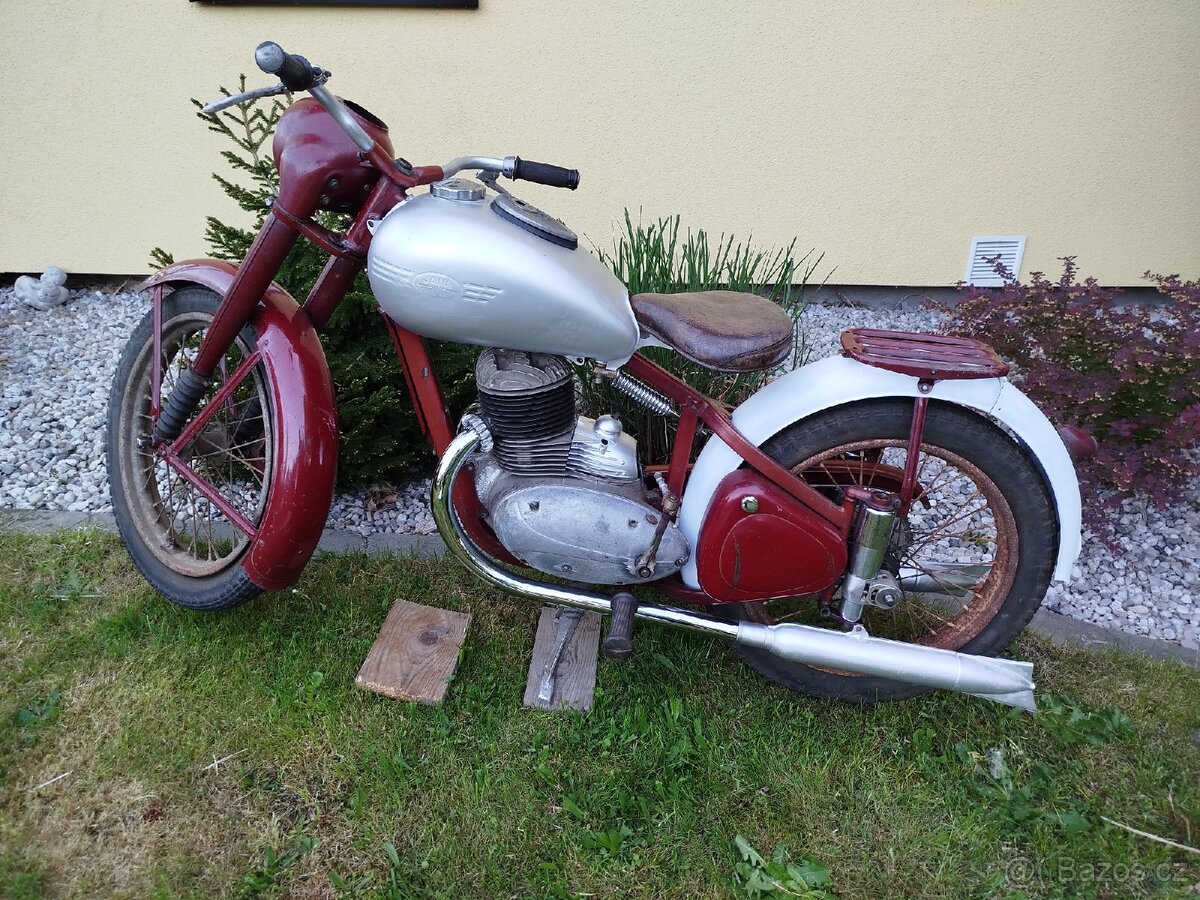 Jawa 250 pérák bez TP na renovaci