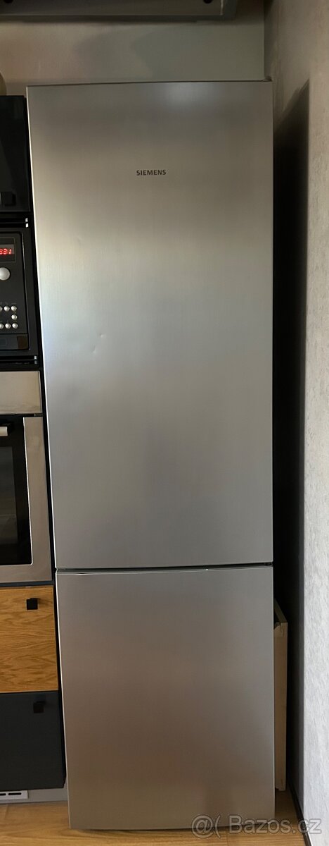 Kombinovaná lednice Siemens, výška 200 cm