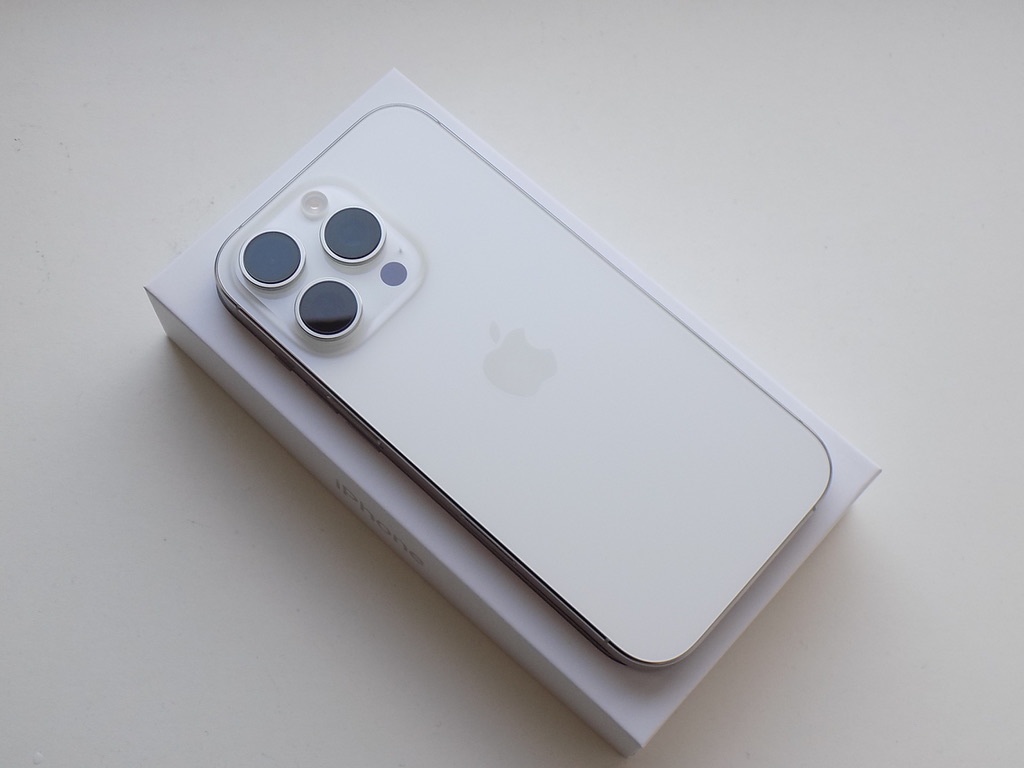 APPLE iPhone 16 Pro MAX 256GB Bílý Titan-ZÁRUKA-NEPOUŽIT