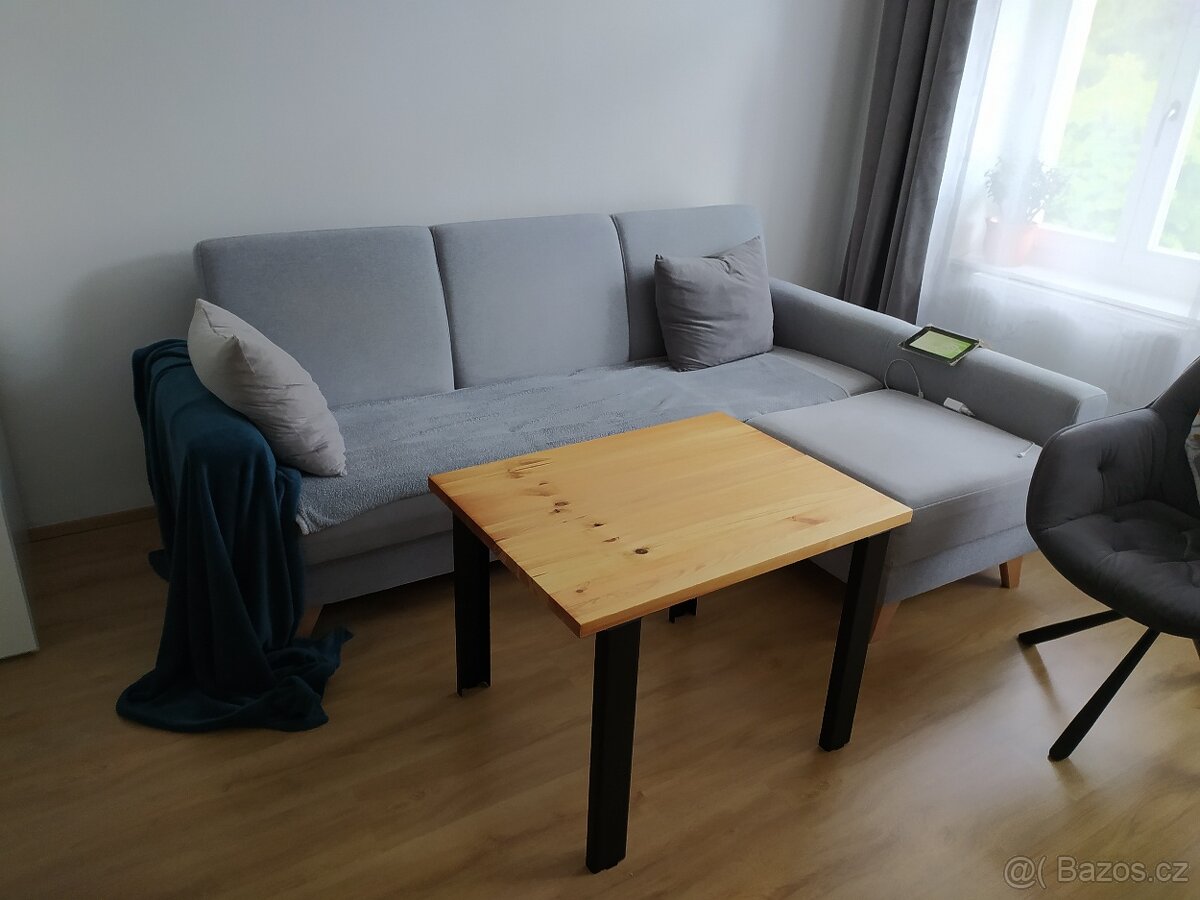 Konferenční stolek masiv/kov