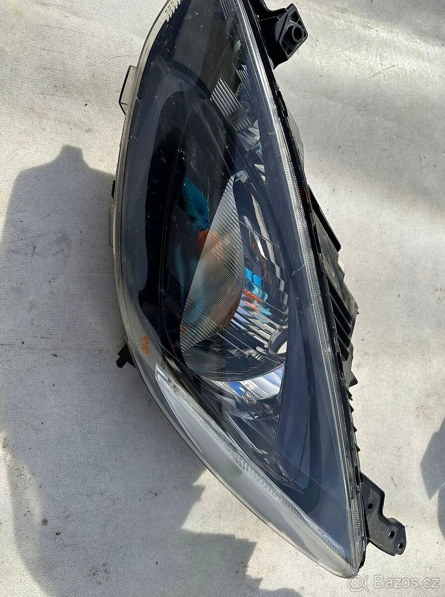 Mazda 2 DE, levé přední světlo