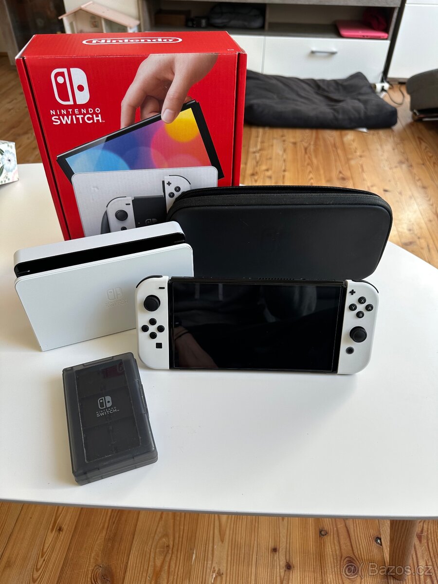 Nintendo switch OLED (top stav) + příslušenství