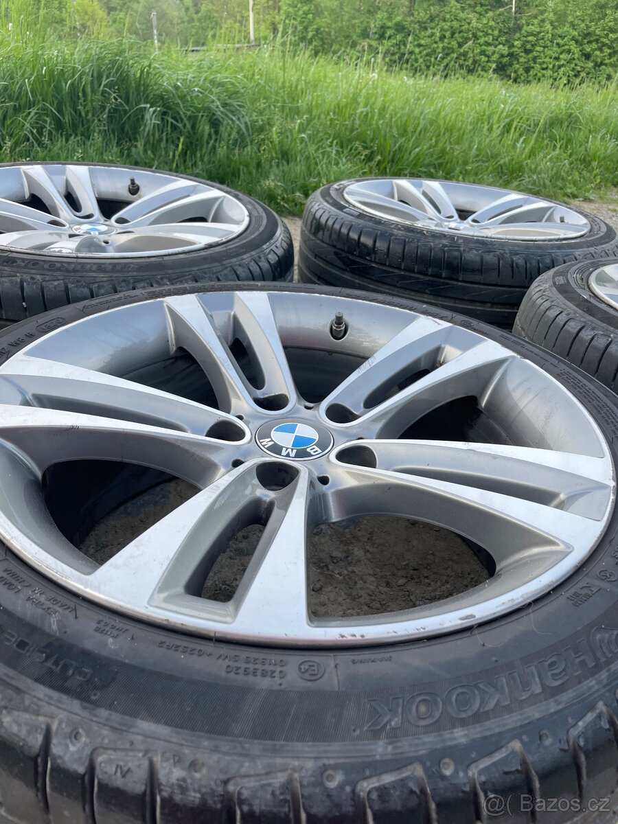 originální alu kola BMW R18 s málo jetými pneumatikami Hanko
