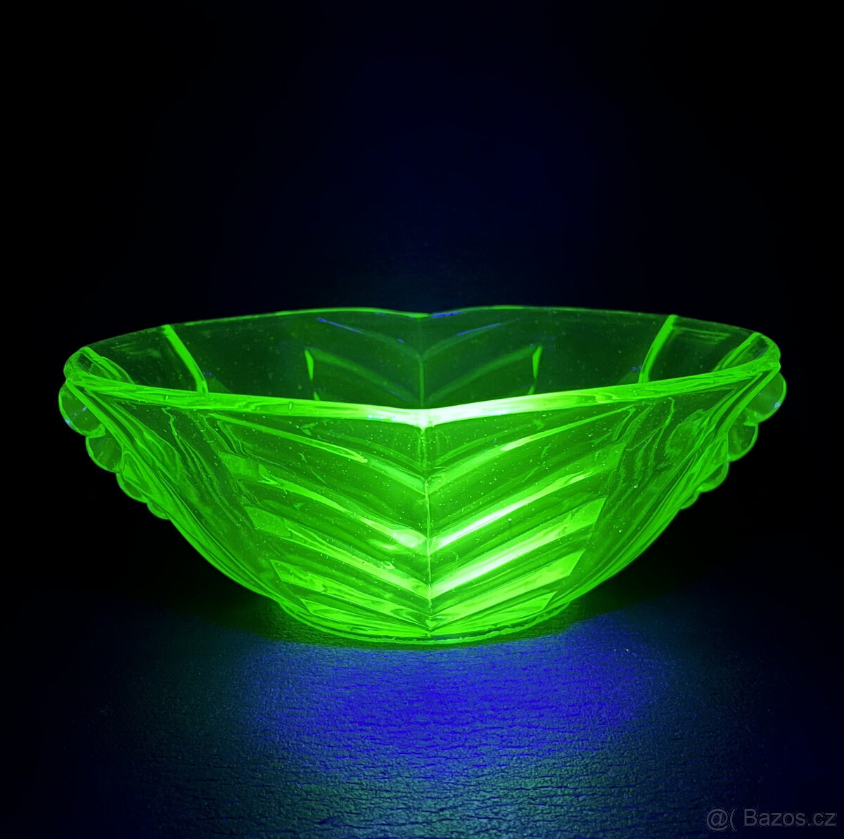 Starožitná Art Deco mísa 23 cm, uranové sklo Rosice