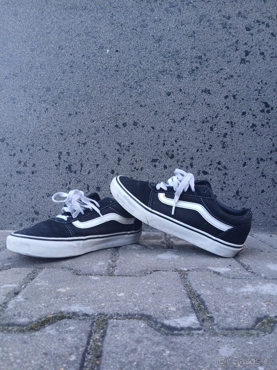 👟Stylové dětské Vans boty vel. 38–39 – černobílé