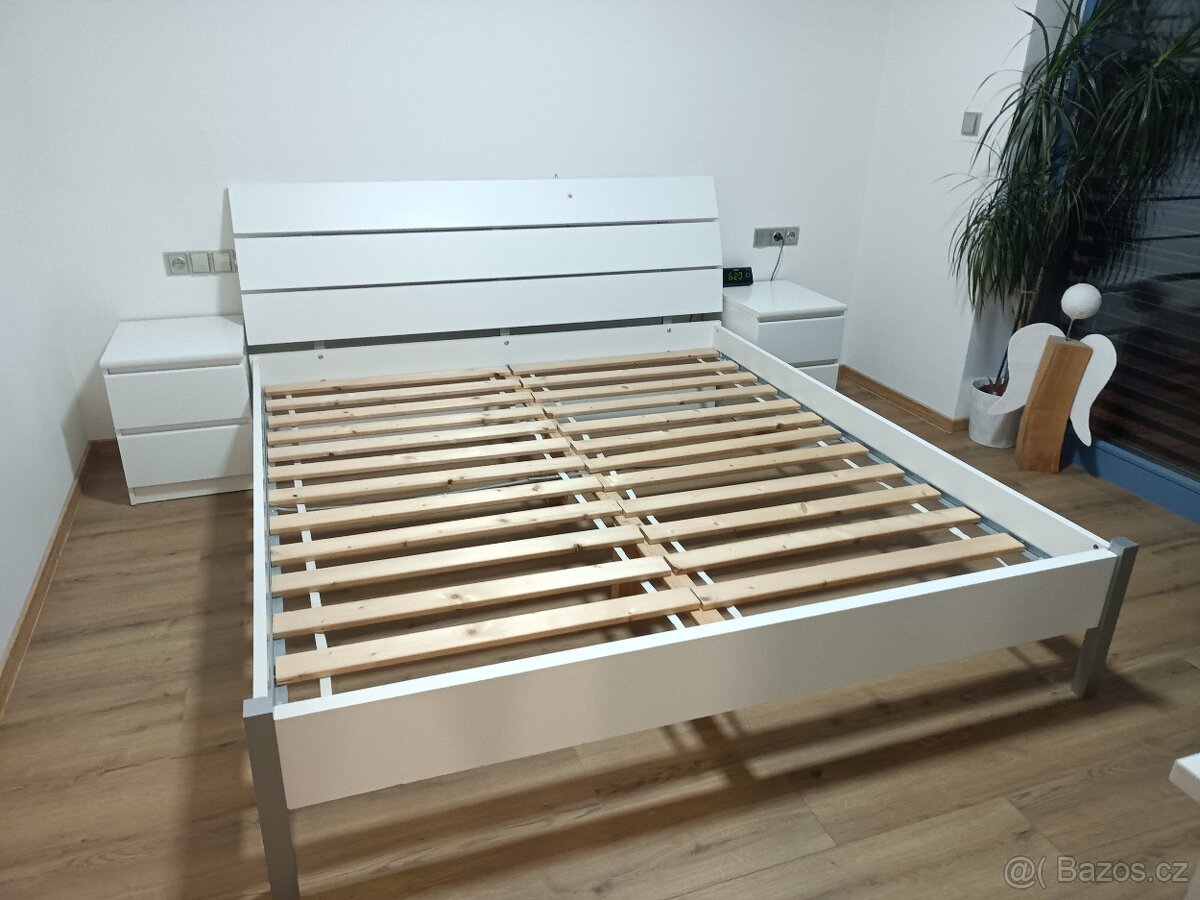 Manželská postel 180 x 200 s nočními stolky