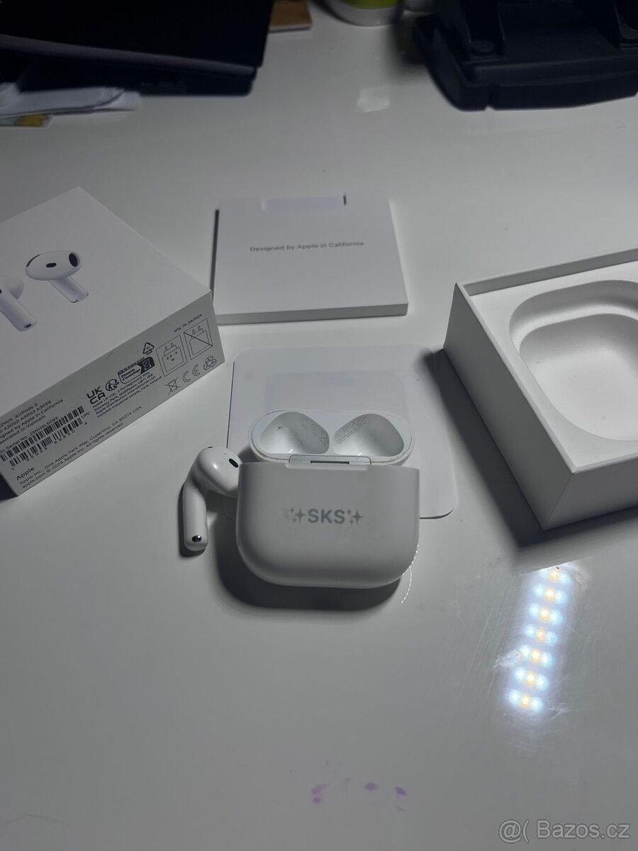 AirPods 4 krabička + levé sluchátko
