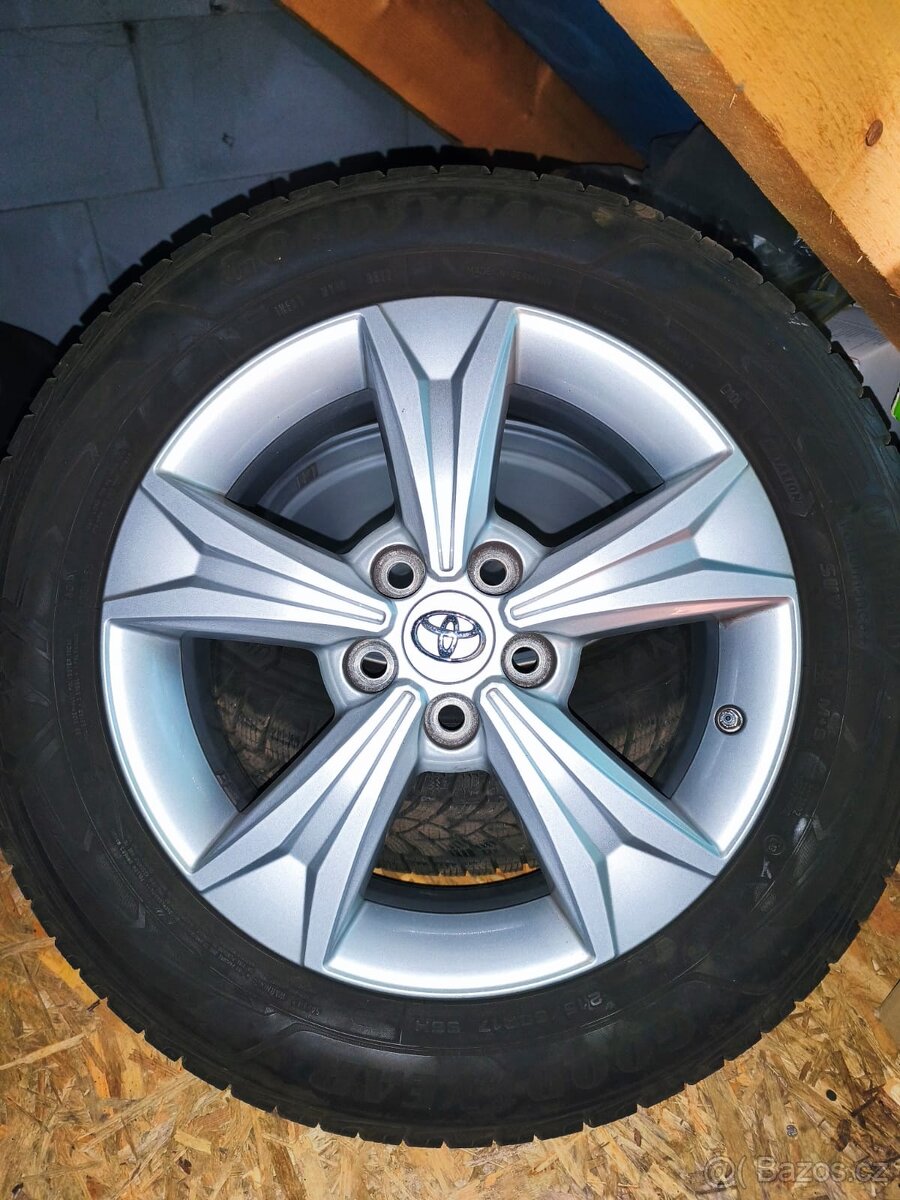 Alu kola se zimními pneumatikami.