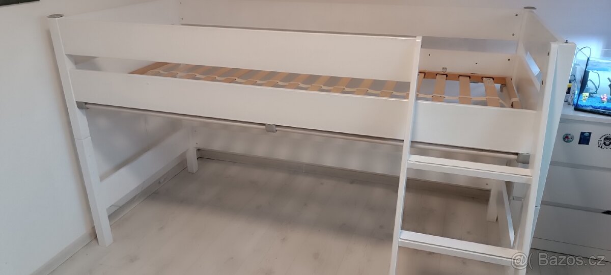Vyvýšená dětská postel