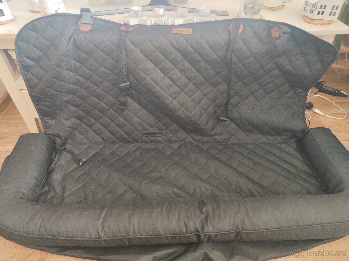 Potah do auta pro psa