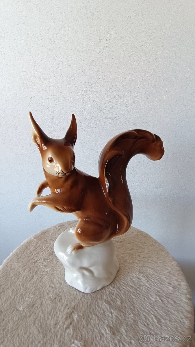 Soška veverka Royal Dux