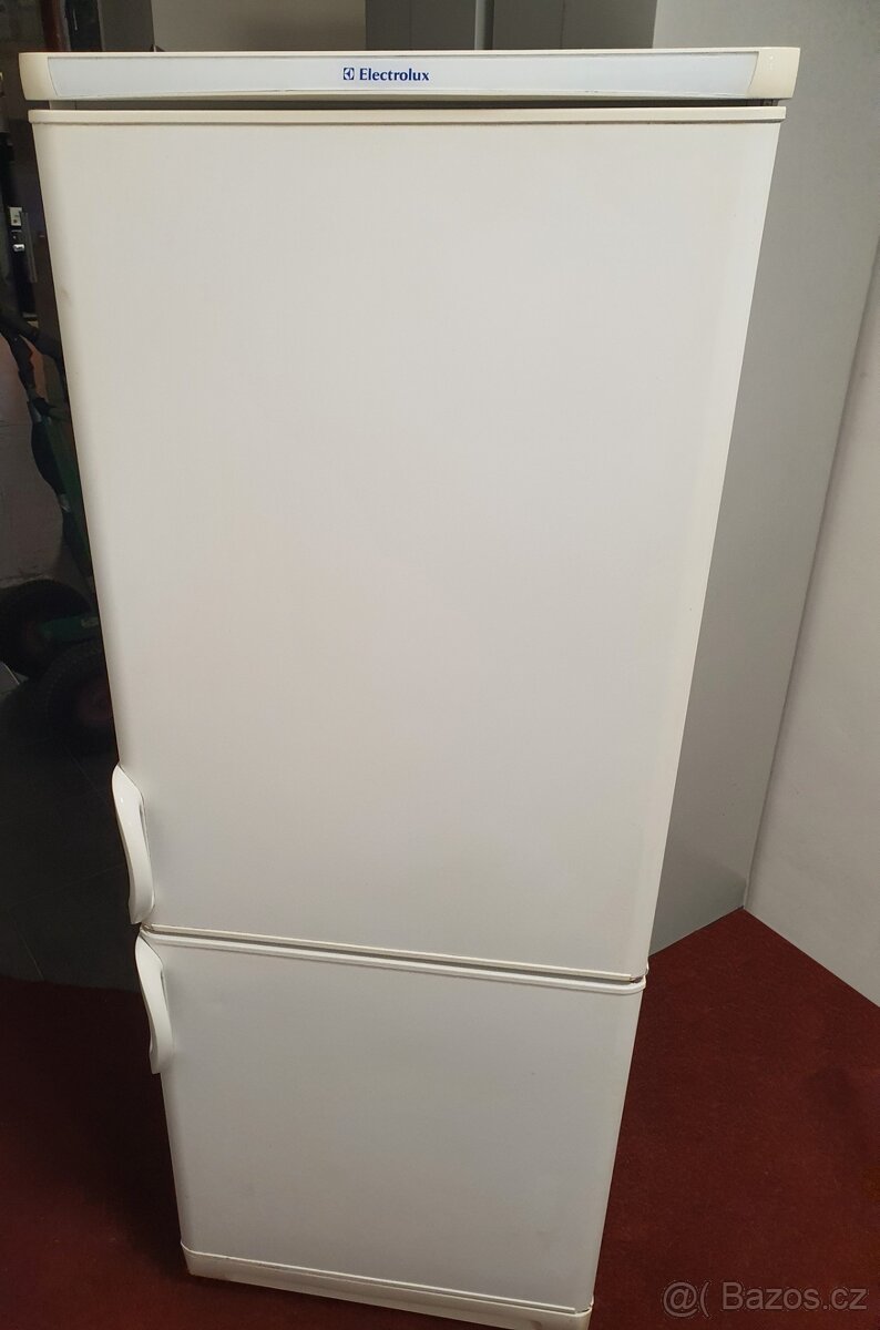 velká lednice Electrolux A+ s mrazákem dole