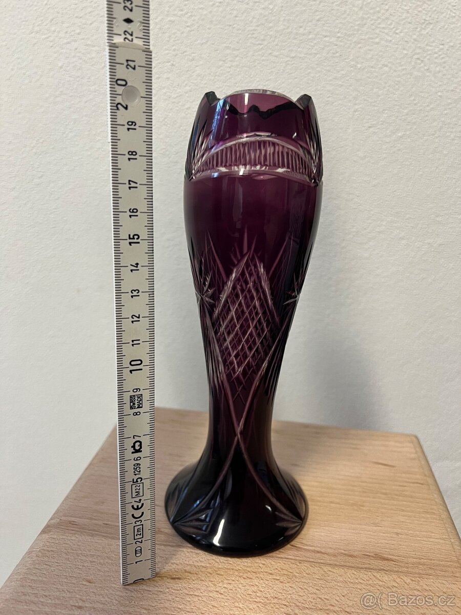 barevná broušená váza