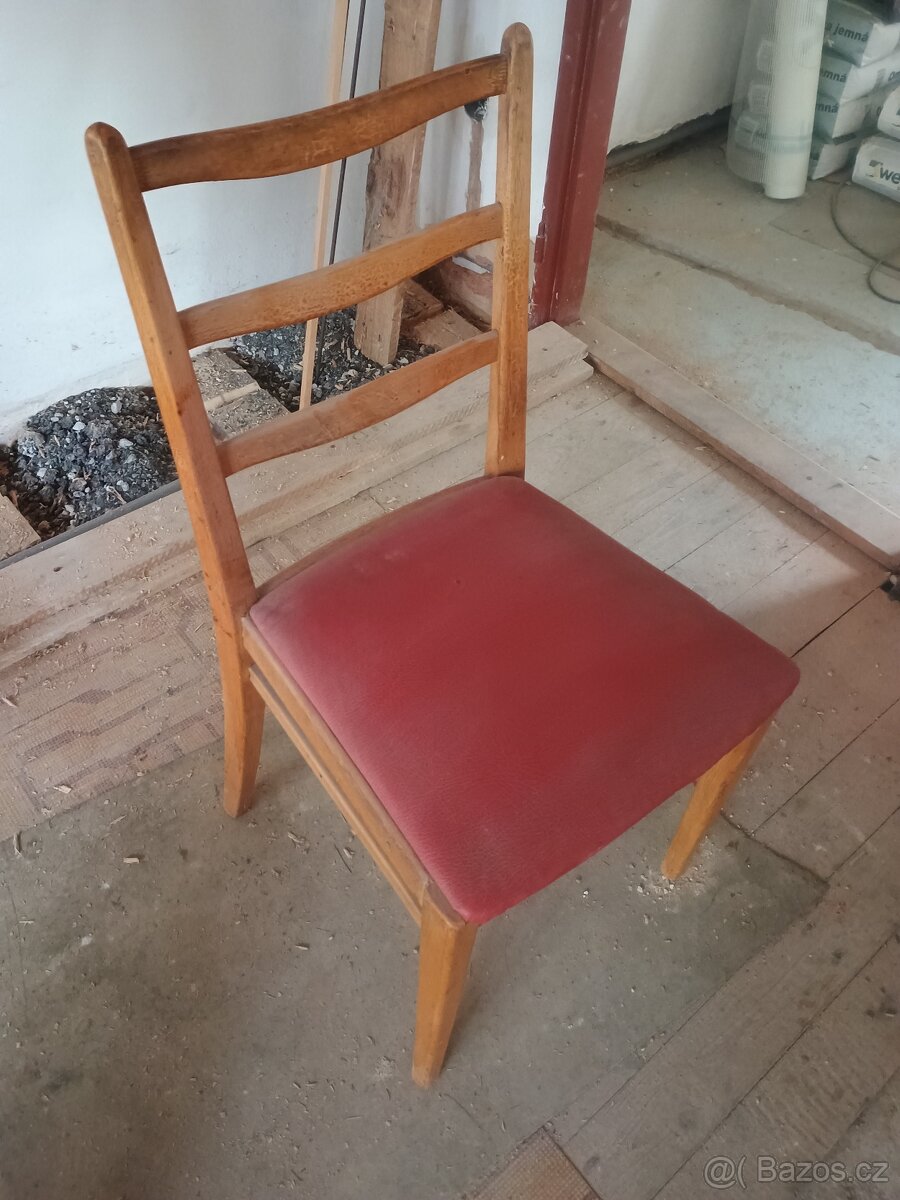 Židle - Interier Praha (3 kusy - 150 Kč/ks)