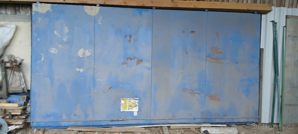 Prodám zánovní zateplená vrata 4 x 4 m