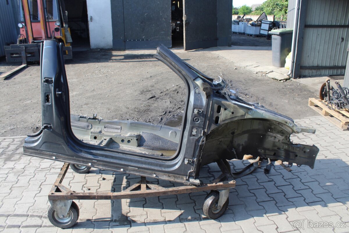 VW Passat B8 pravá přední část karoserie