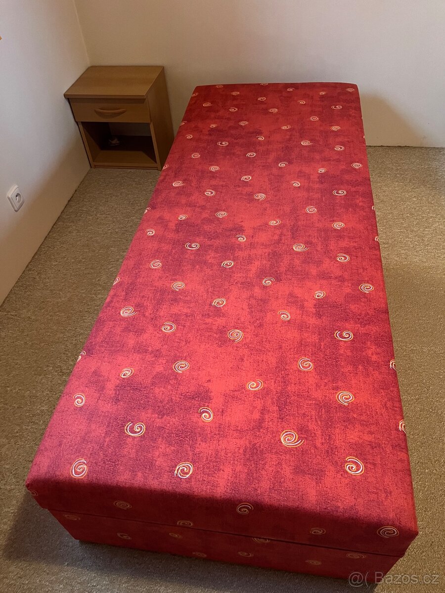 Válenda s úložným prostorem