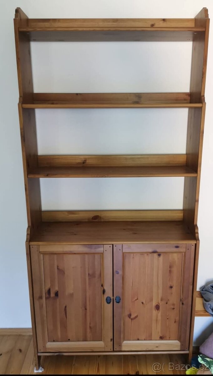 Knihovna se skříňkou Ikea Leksvik