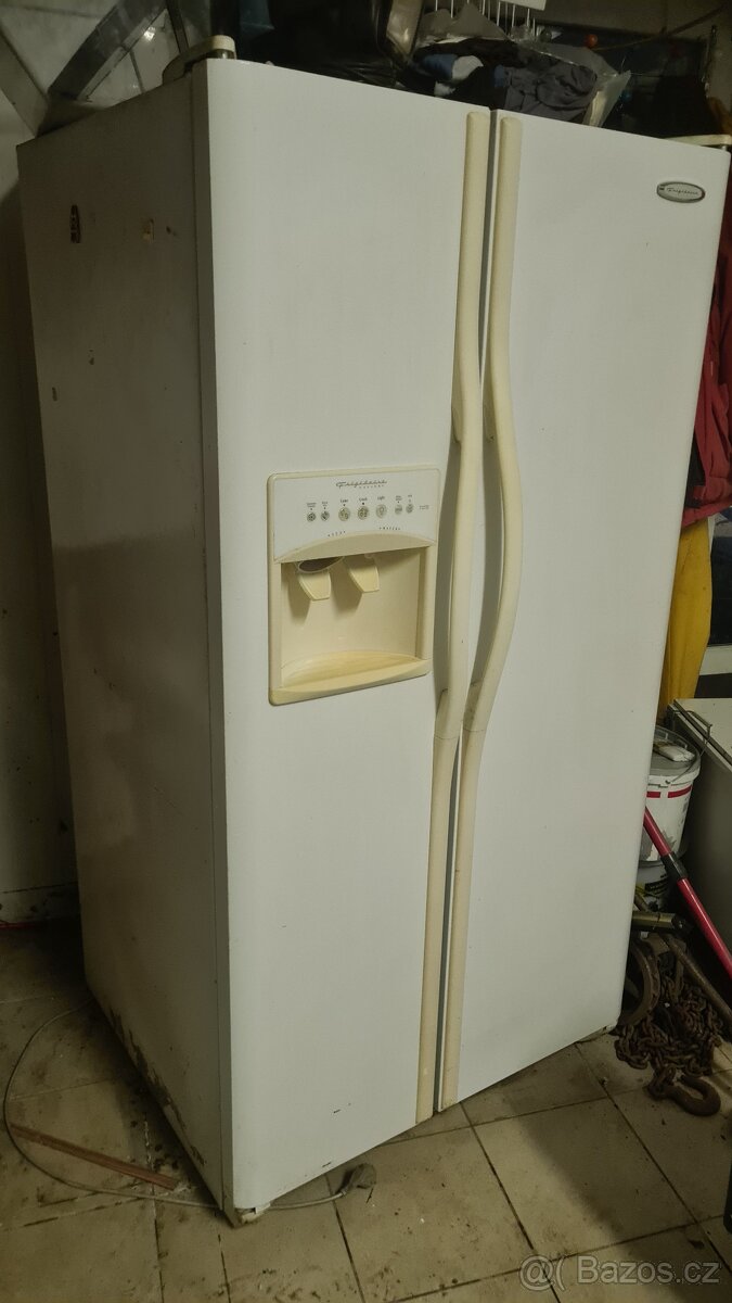 Americká lednice, výrobník ledu