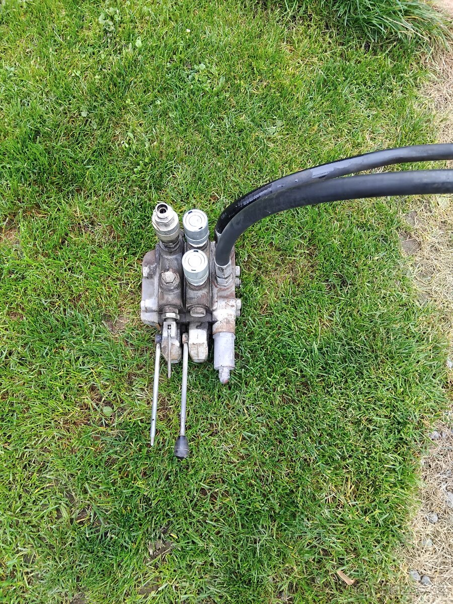 Hydraulicky rozvaděč