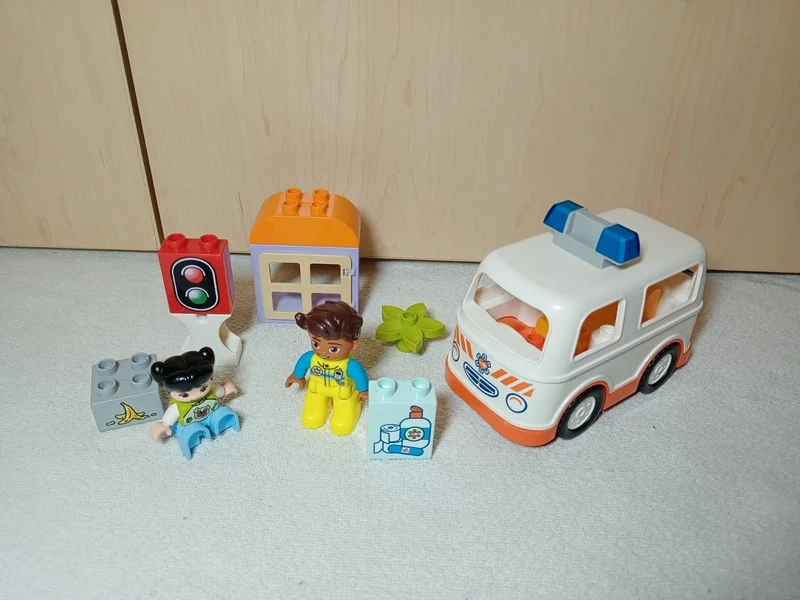 lego duplo sanitka