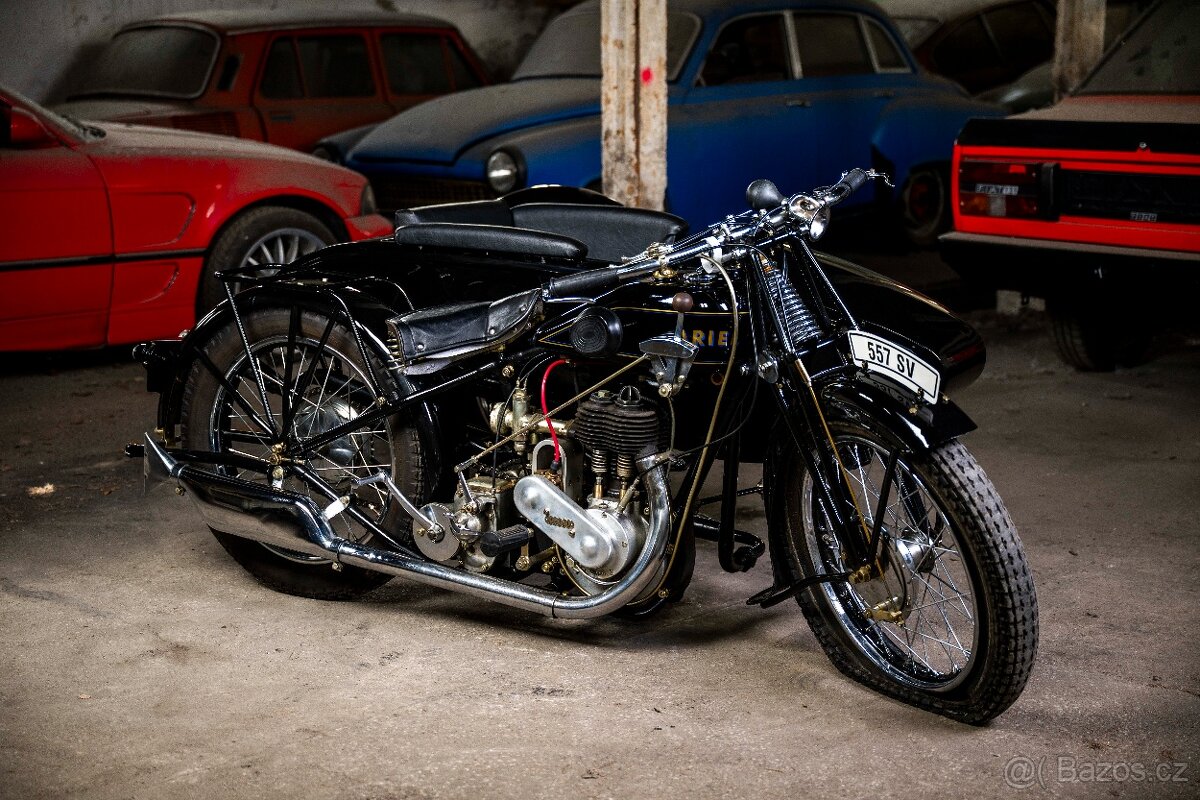 ARIEL 557 SV + SAJDKÁR