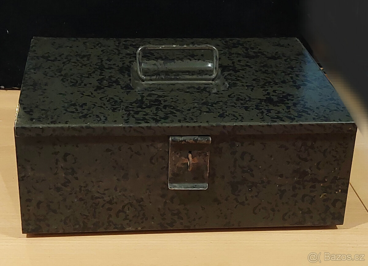 Trezor příruční - kovový bezpečnostní box / sejf