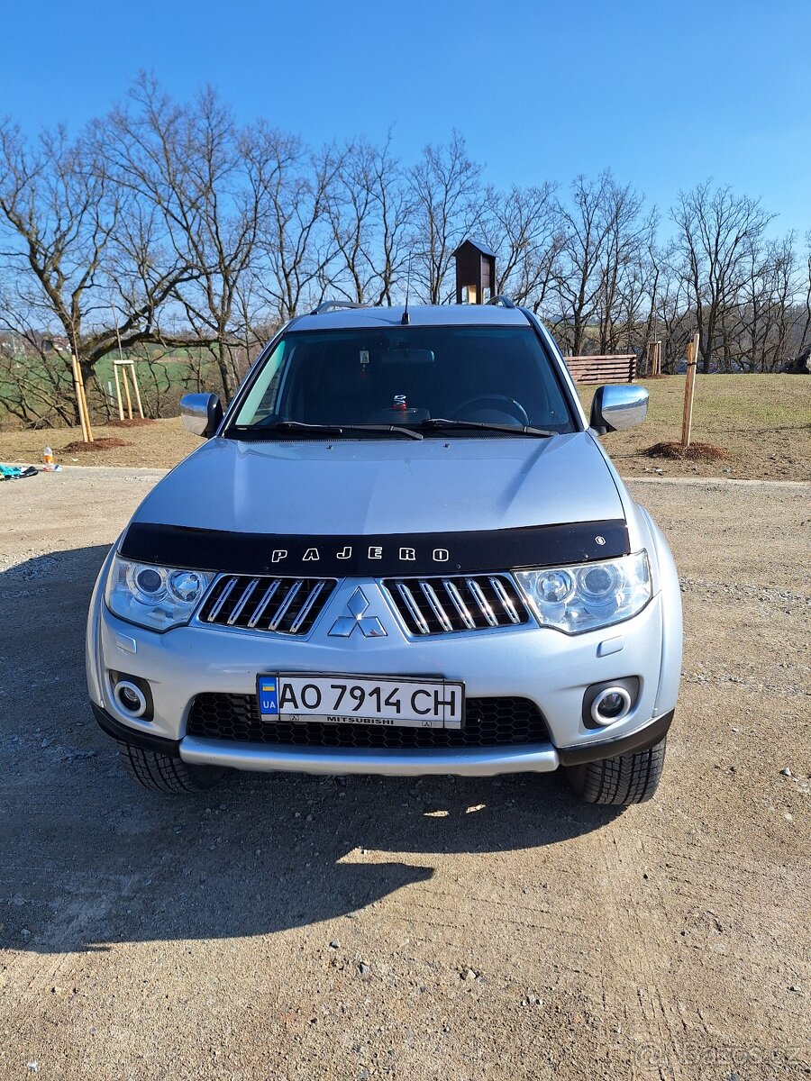 Mitsubishi pajero sport 2011p