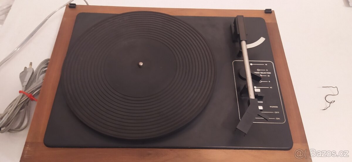 Gramofon tesla nzc 130 stereo