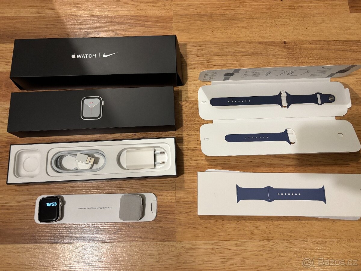 Apple Watch Nike 5 (44mm) kompletní balení