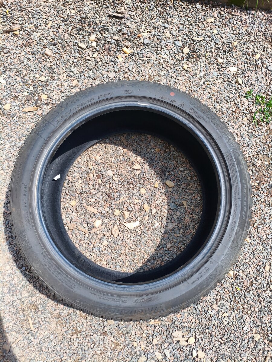 Zimní pneu Nexen 225/45 R18 95V