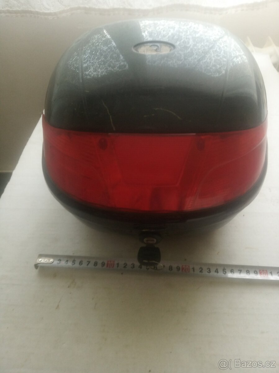 KUFR UZAMYKACÍ NA KOLO, MOPED, SKÚTR