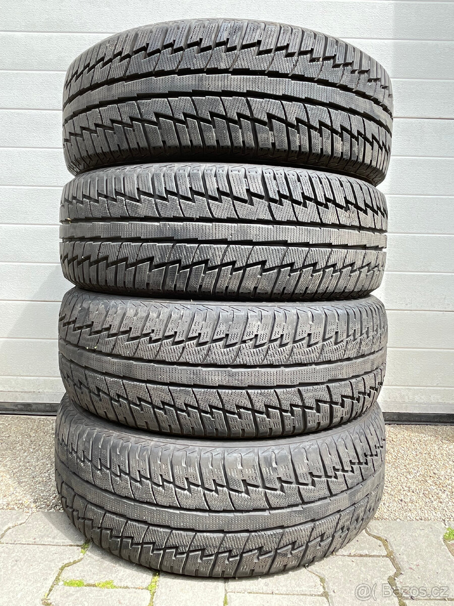 SUPERIA BLUEWIN SUV 235/55 R19 105H 4Ks zimní pneumatiky