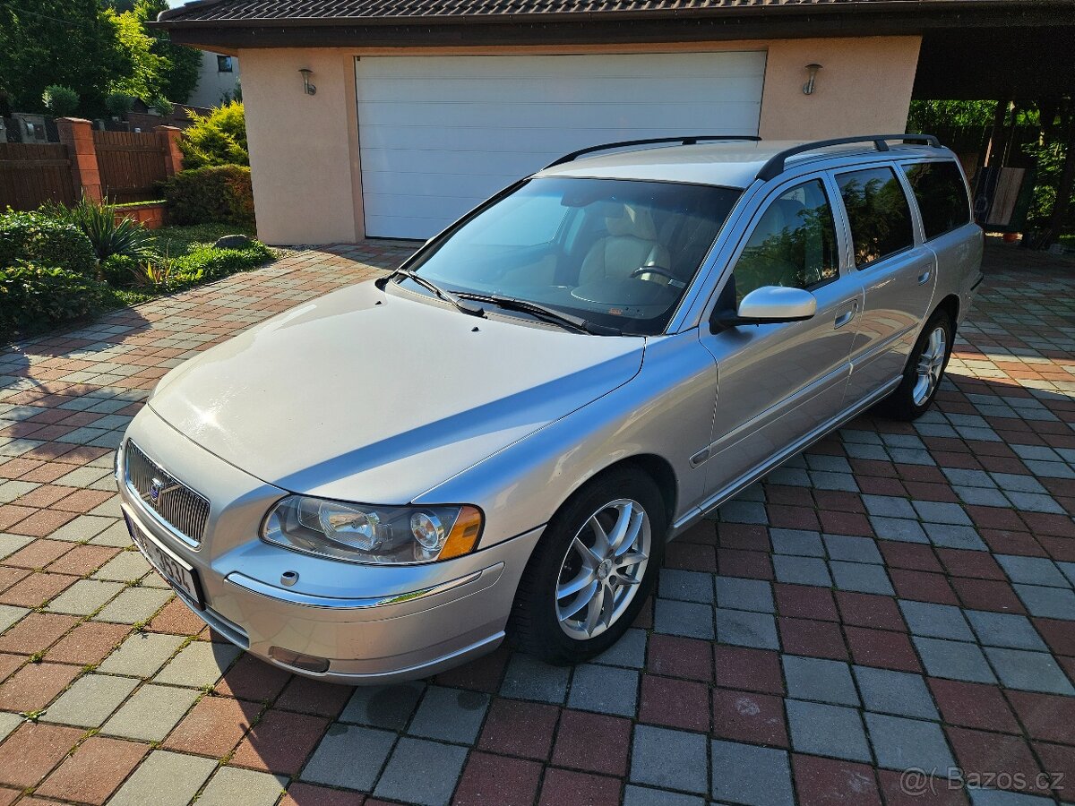 Volvo V70, D5,120KW, TOP VÝBAVA,2.MAJITEL r.v.2005