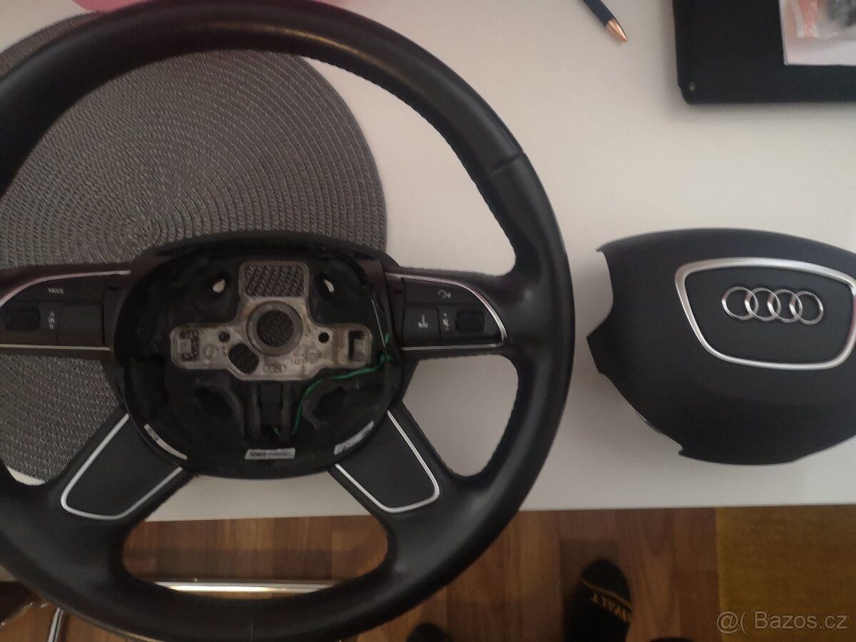 Audi volant štvorrameny
