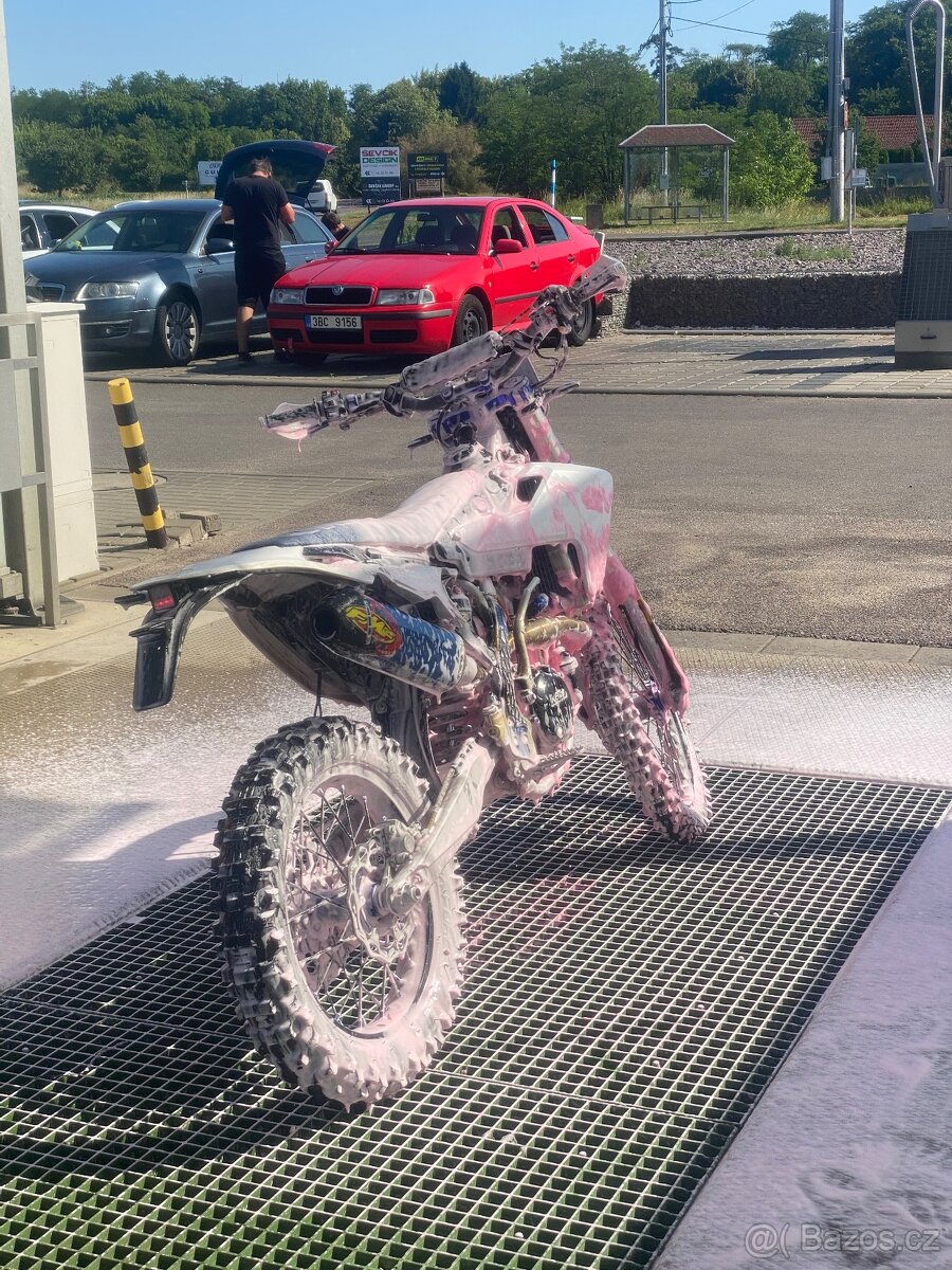 250