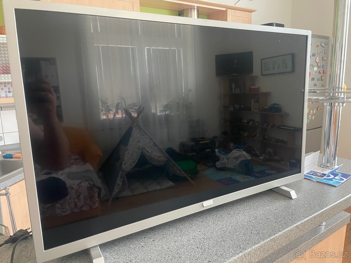 Prodam Smart TV Philips 80cm(32)