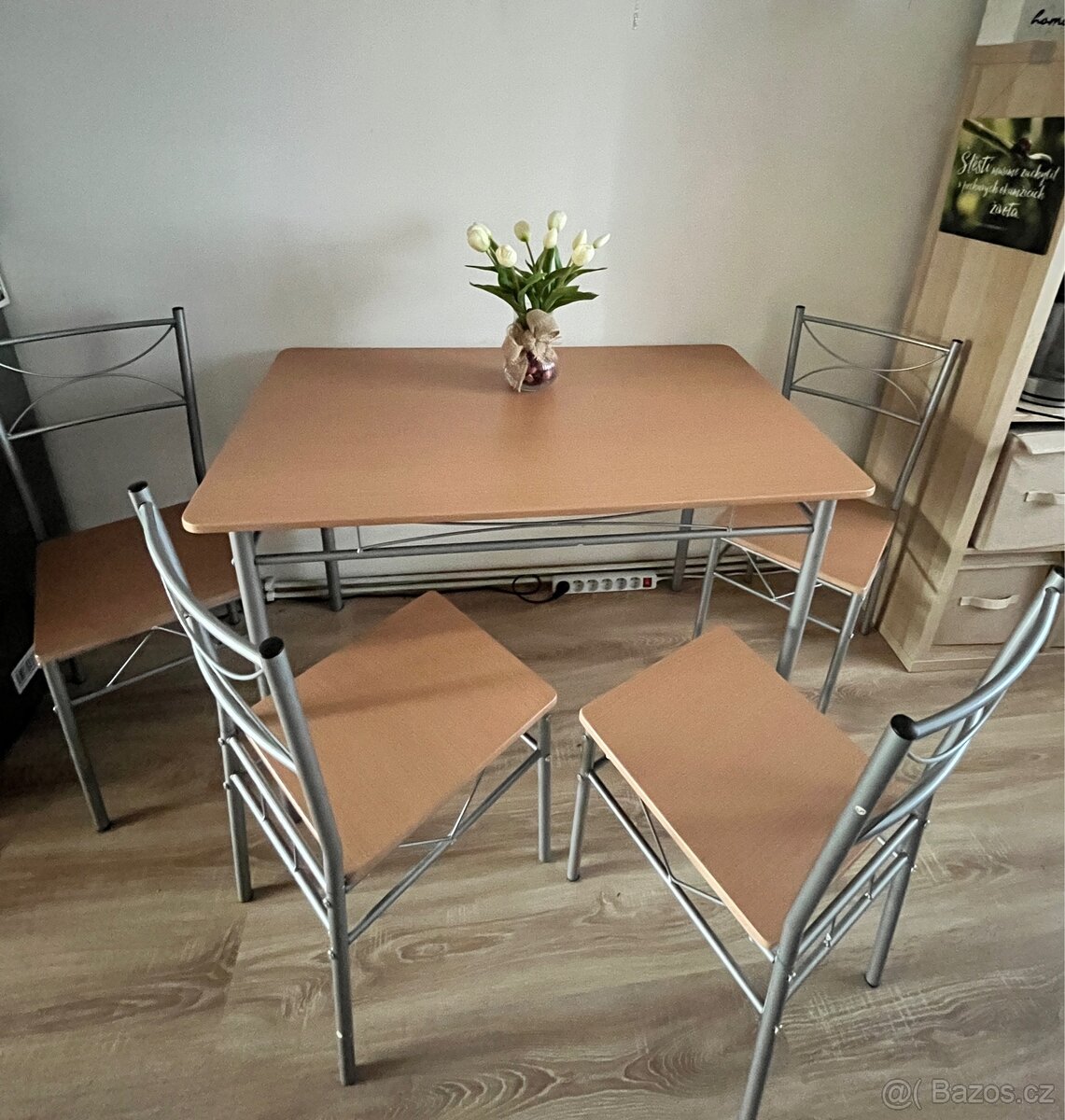 Jídelní stůl +4 židle