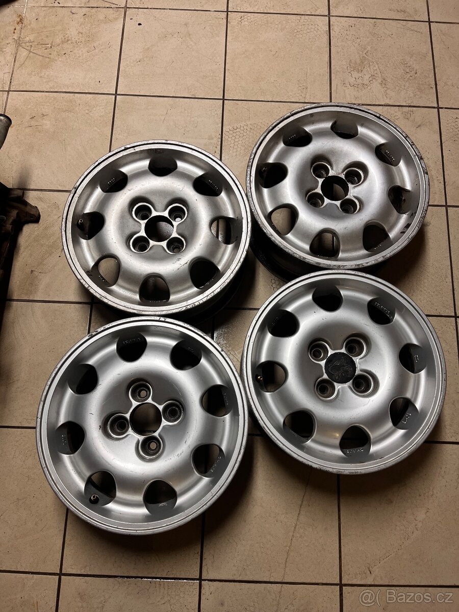 Prodám alu kola z Peugeot 205 r15