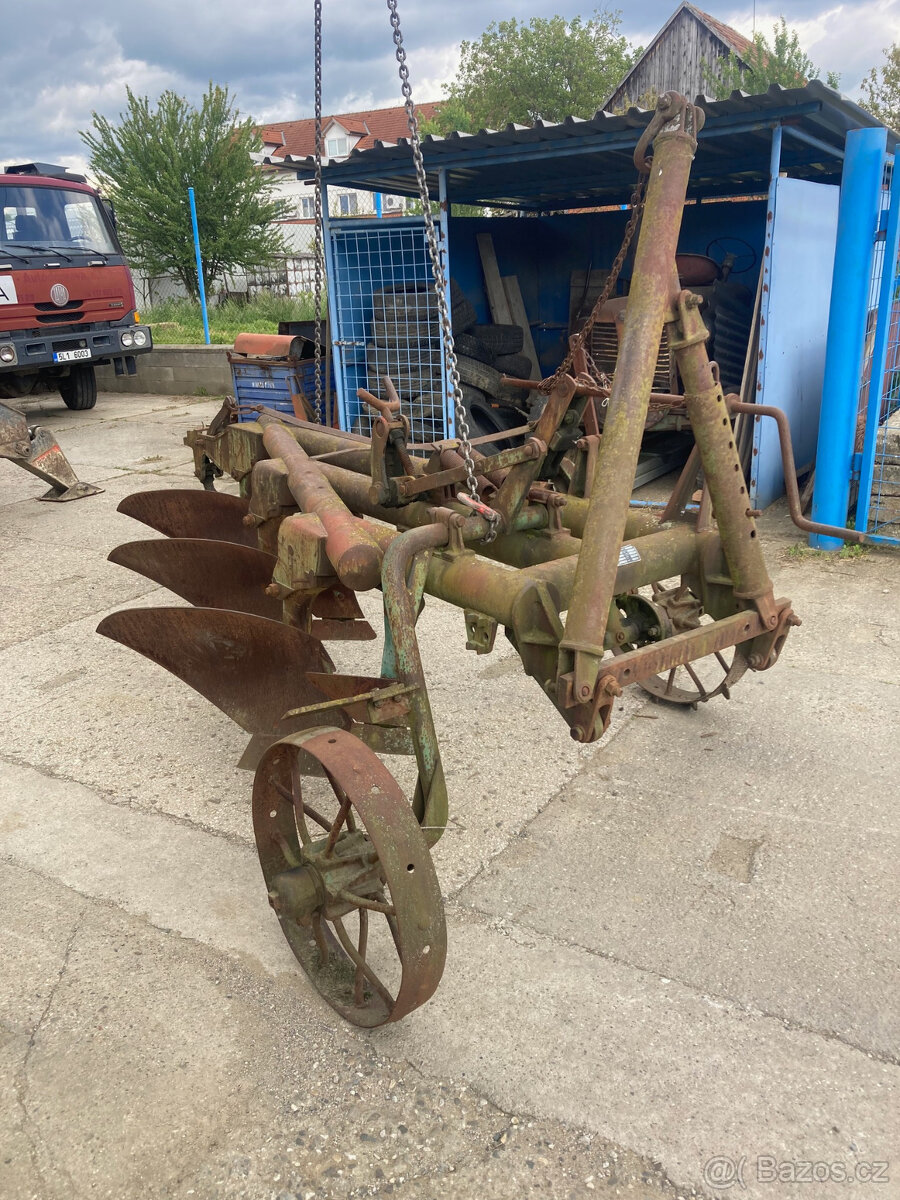 Tažený pluh 3-PZ-35-M