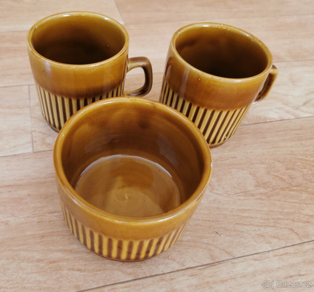 hrnky a miska