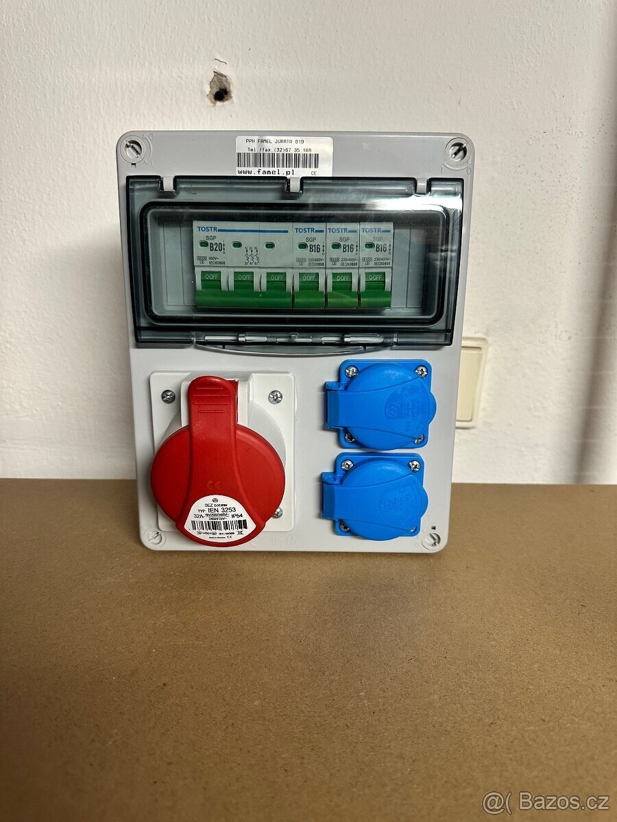 Zásuvková skříň 1x400V 32A 2x230V