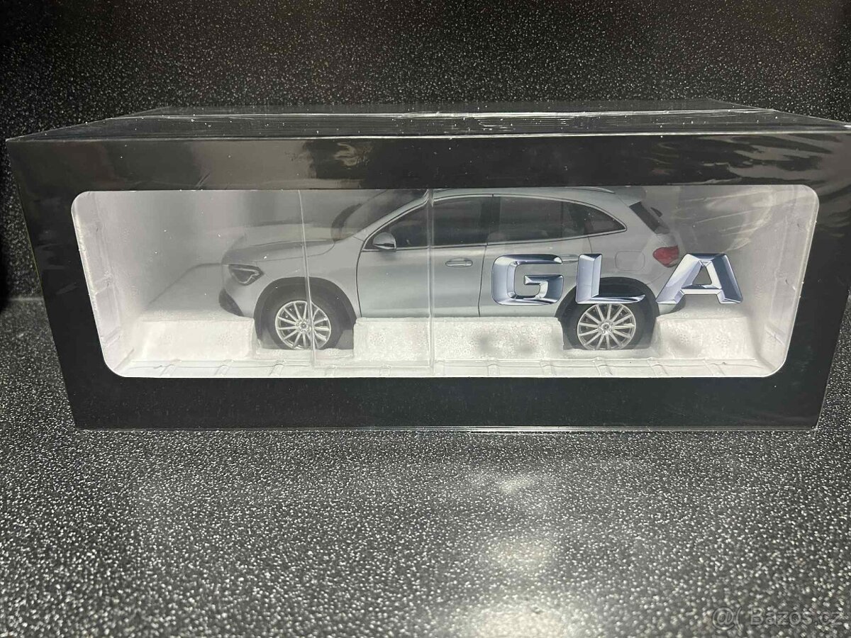 Mercedes Benz GLA 1:18
