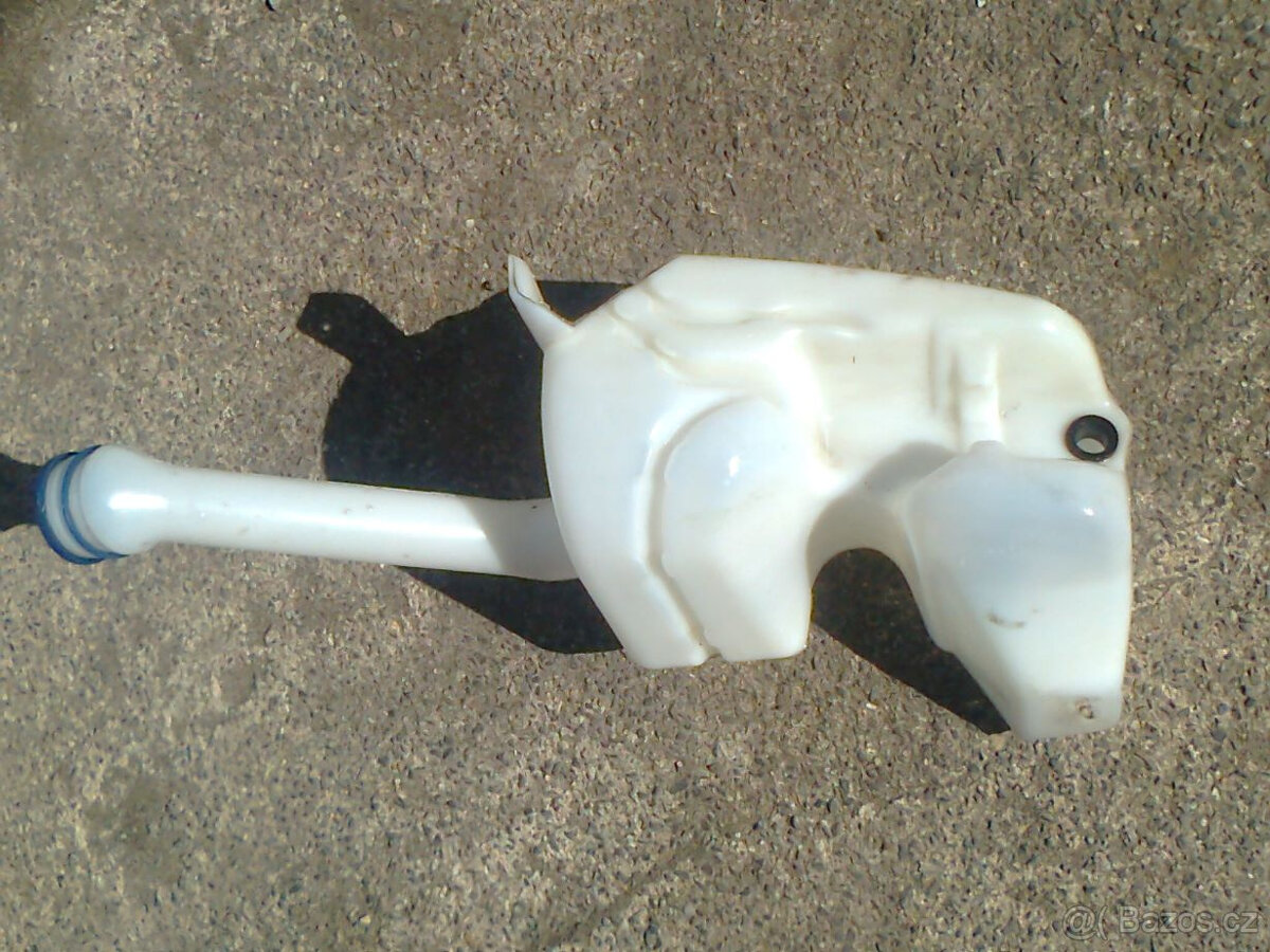 Citroen Berlingo,Peugeot Partner,nádobka ostřiku,od r.1996