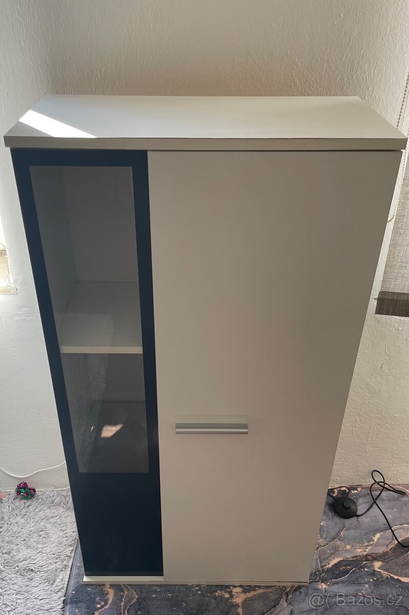 Moderní vitríny / skříňky 2 ks