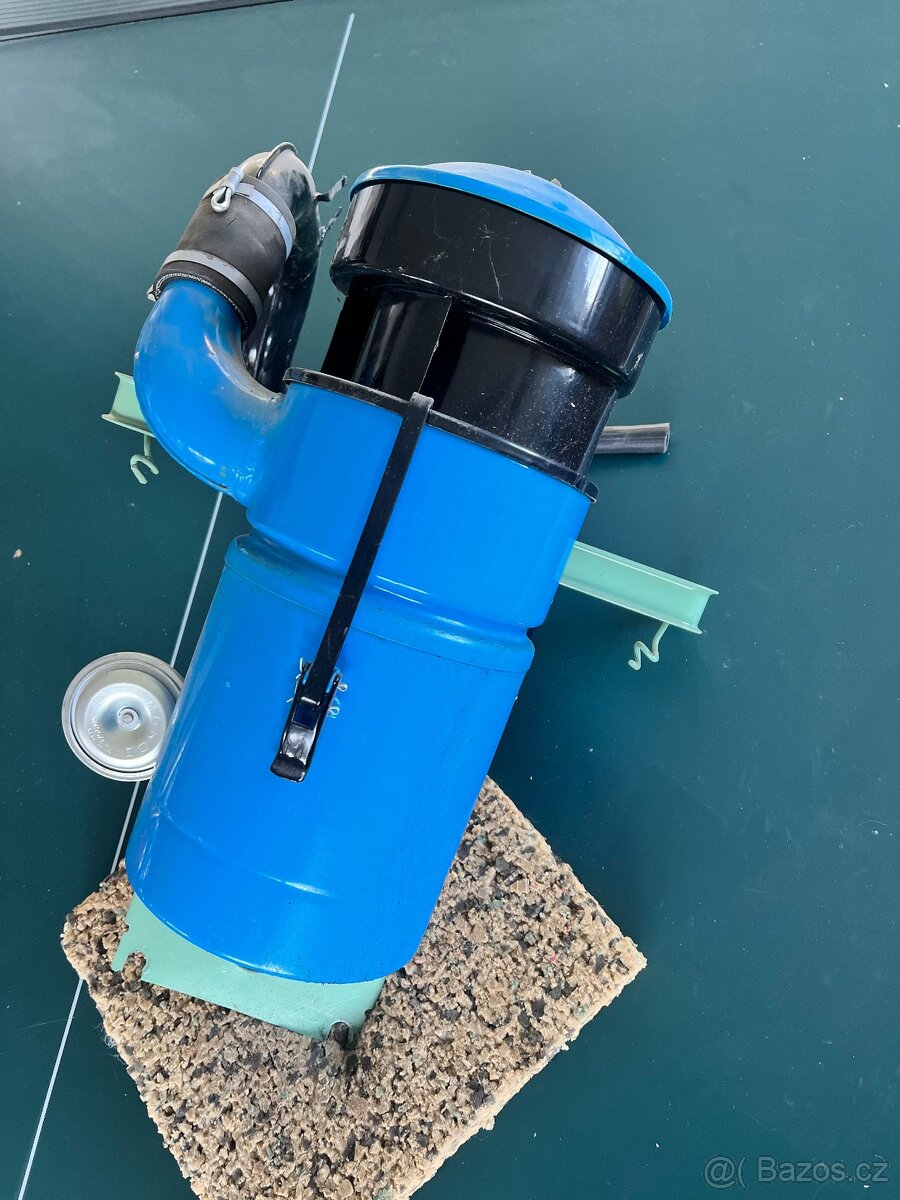 prodám vzduchový filtr včetně držáku